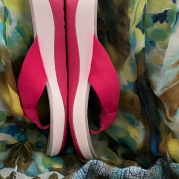 Skechers size 8 M Cloudsteppers soft cushion pink fabric flip flops - Picture 7 of 8